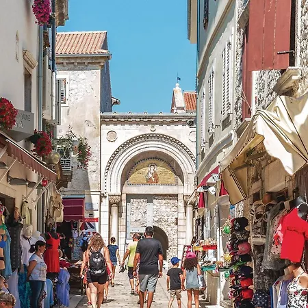 1 Bedroom Beautiful In Porec