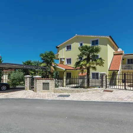 1 Bedroom Beautiful In Apartment *