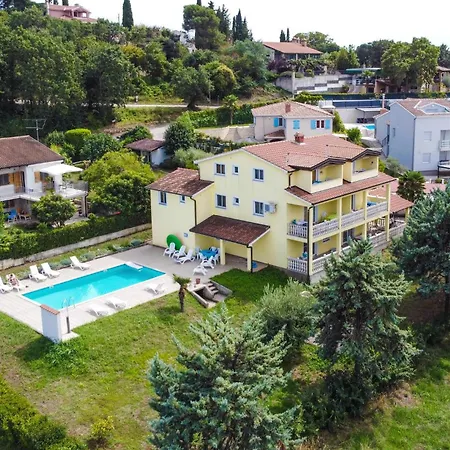 Daire Amazing Apartment In Porec With House Sea View *
